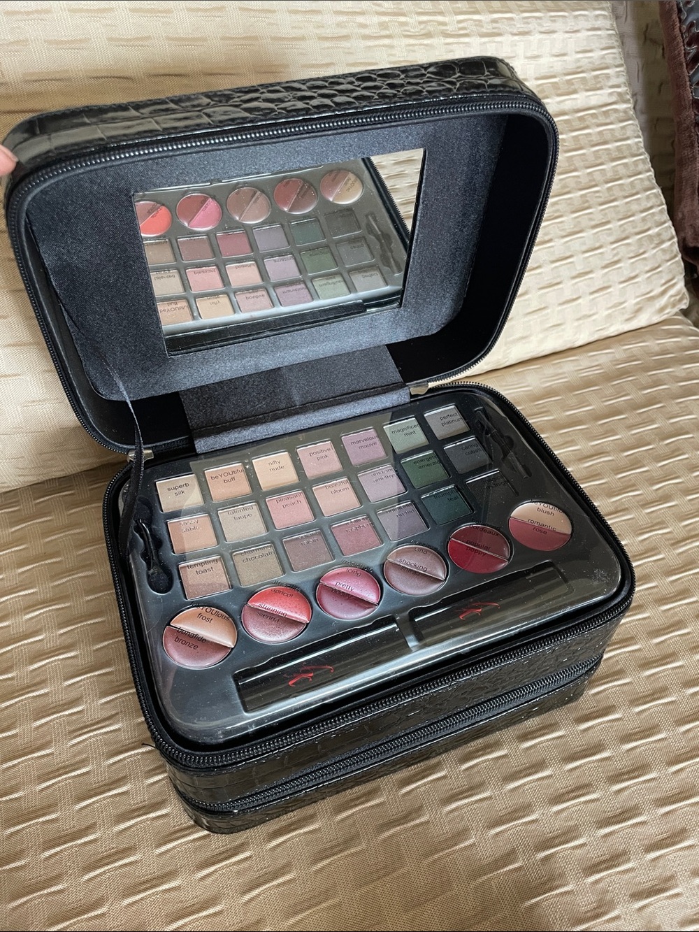 NWOT - YBF Your Best Friend emPOWER your beYOUty Makeup Set with Case